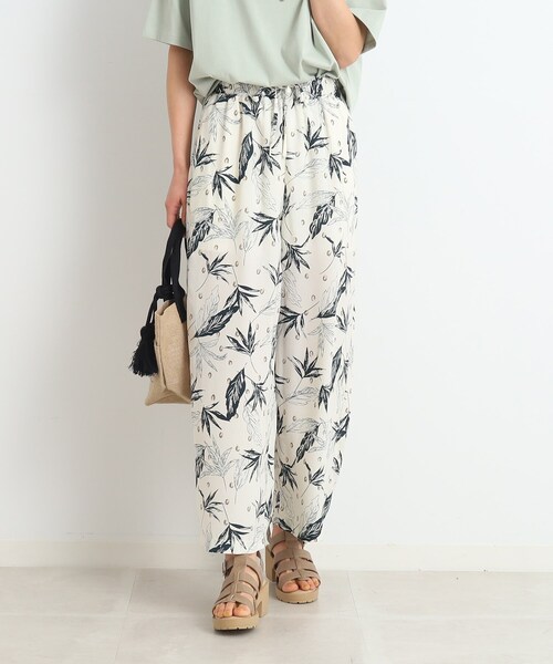 SHOO・LA・RUE（シューラルー）の「◆いつものコーデにハッピーをプラス！イージーワイド柄パンツ（その他パンツ・レディース・ブラック系6/イエロー系9/ブラック系/ブラウン系その他6/ホワイト系6/オリーブ系3/ホワイト系3/ブラウン系4・00）」の11枚目の写真