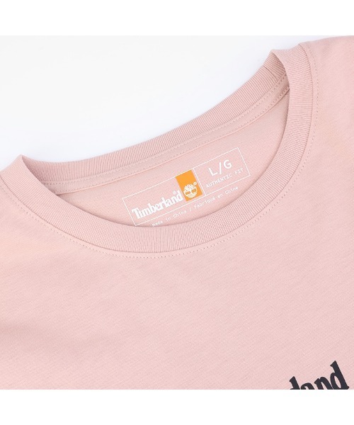 ティンバーランド バック プリント グラフィック Tシャツ Timberland（ティンバーランド）の「オールジェンダー 半袖