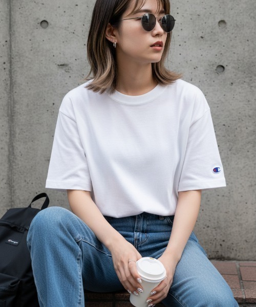 Champion（チャンピオン）の「【Champion/チャンピオン】T2102 Heritage 7oz. Jersey T-Shirt 　半袖　Tシャツ　ビッグシルエット（Tシャツ/カットソー・メンズ・ブラック/ヘザーグレー/ライトグレー/ホワイト/ネイビー・SMALL/MEDIUM/LARGE/XX-LARGE/X-LARGE）」の2枚目の写真