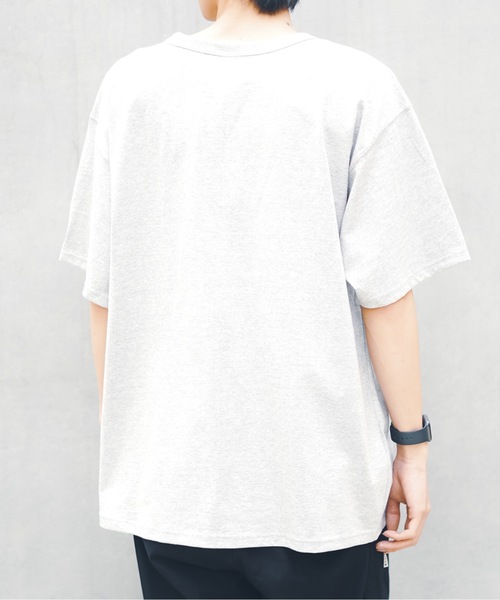 Champion（チャンピオン）の「【Champion/チャンピオン】T2102 Heritage 7oz. Jersey T-Shirt 　半袖　Tシャツ　ビッグシルエット（Tシャツ/カットソー・メンズ・ブラック/ヘザーグレー/ライトグレー/ホワイト/ネイビー・SMALL/MEDIUM/LARGE/XX-LARGE/X-LARGE）」の9枚目の写真