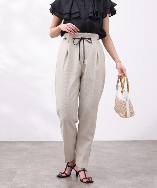 Chez toi(シェトワ)の「ハトメリボンブッチャーテーパードパンツ(その他パンツ・レディース・グレイッシュベージュ/イエロー/ブラック/カーキ・FREE)」の2枚目の写真