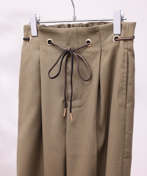 Chez toi(シェトワ)の「ハトメリボンブッチャーテーパードパンツ(その他パンツ・レディース・グレイッシュベージュ/イエロー/ブラック/カーキ・FREE)」の9枚目の写真