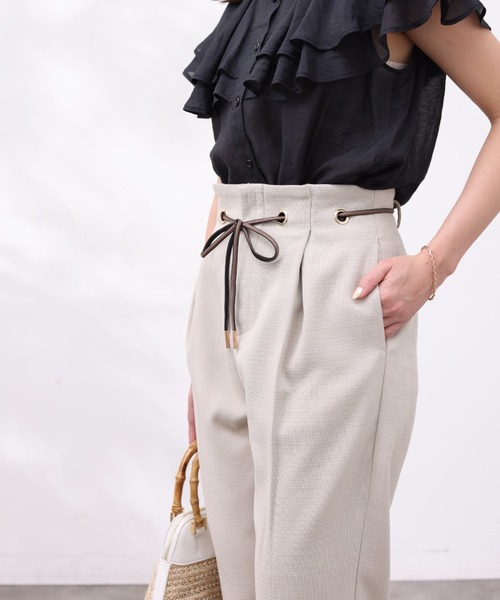 Chez toi(シェトワ)の「ハトメリボンブッチャーテーパードパンツ(その他パンツ・レディース・グレイッシュベージュ/イエロー/ブラック/カーキ・FREE)」の12枚目の写真