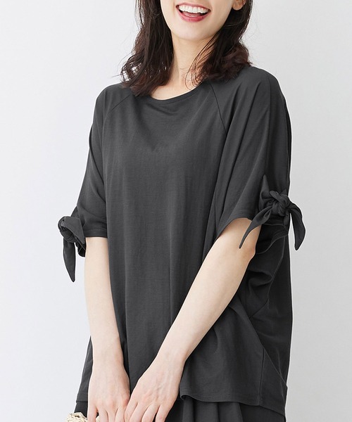Viola e Viola（ヴィオラエヴィオラ）の「ひんやり冷感袖リボントップス（Tシャツ/カットソー・レディース・チャコールグレー/グレイッシュブルー/ダークオレンジ・L/M/LL/3L）」の2枚目の写真