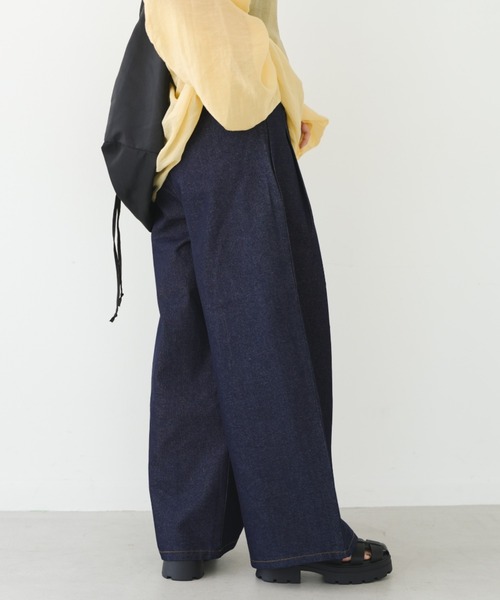 IROHANI(イロハニ)の「バルーンデニムパンツ(デニムパンツ・レディース・ブラック/ネイビー・FREE)」の5枚目の写真