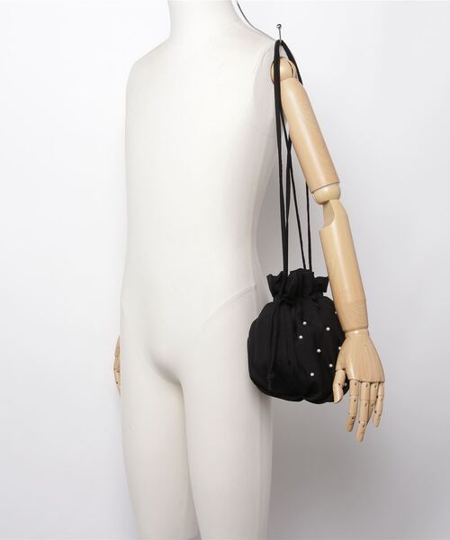 TSURU by Mariko Oikawa（ツルバイマリコオイカワ）の「【Tsuru by Mariko Oikawa/ツルバイマリコオイカワ】Coretta/巾着バッグ/パール（ショルダーバッグ・レディース・ブラック/ホワイト・FREE）」の6枚目の写真