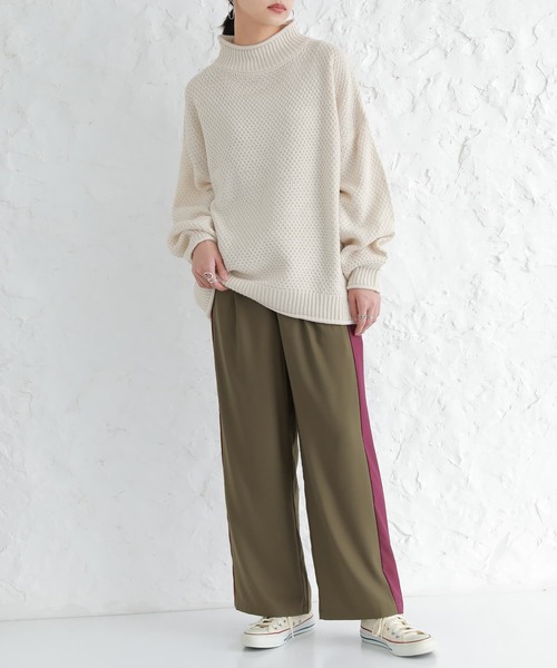 osharewalker(オシャレウォーカー)の「『マットサテン配色ストレートワイドパンツ』(その他パンツ・レディース・カーキ/ブラック・1/2)」の4枚目の写真