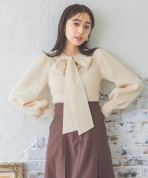 mysty woman（ミスティウーマン）の「ボウタイキリカエ2wayニット　986379（ニット/セーター・レディース・グレイッシュブルー/アイボリー/ブラック・FREE）」の2枚目の写真