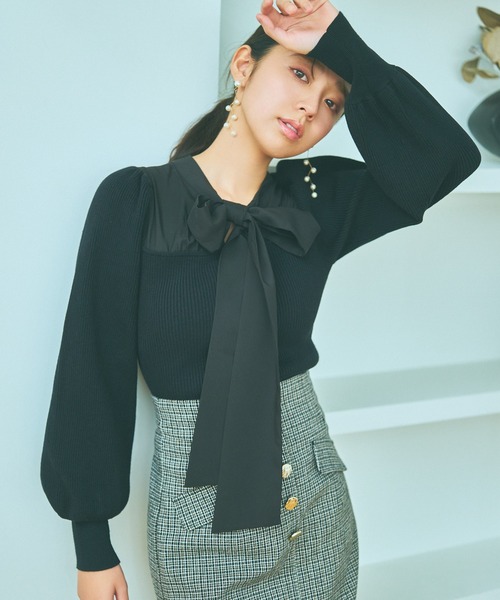 mysty woman（ミスティウーマン）の「ボウタイキリカエ2wayニット　986379（ニット/セーター・レディース・グレイッシュブルー/アイボリー/ブラック・FREE）」の3枚目の写真