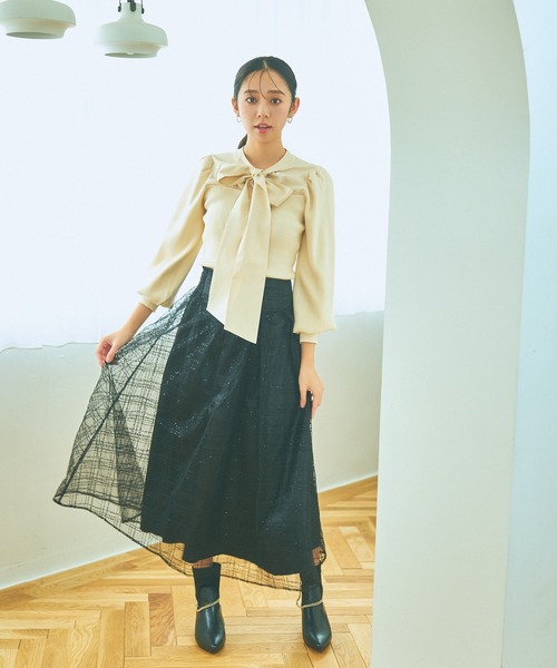 mysty woman（ミスティウーマン）の「ボウタイキリカエ2wayニット　986379（ニット/セーター・レディース・グレイッシュブルー/アイボリー/ブラック・FREE）」の4枚目の写真