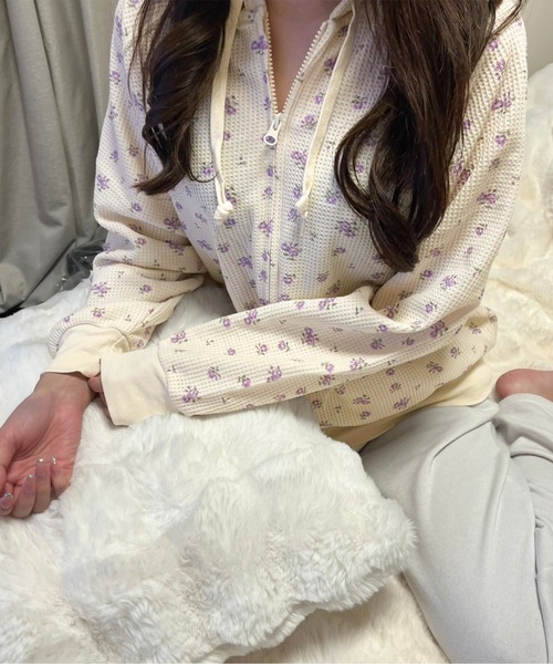 JEMORGAN（ジェーイーモーガン）の「【JEMORGAN / ジェーイーモーガン】ワッフル花柄フルジップパーカー（パーカー・レディース・ブルー系/ピンク系/ラベンダー/パープル系/ピンク系1・FREE）」の6枚目の写真