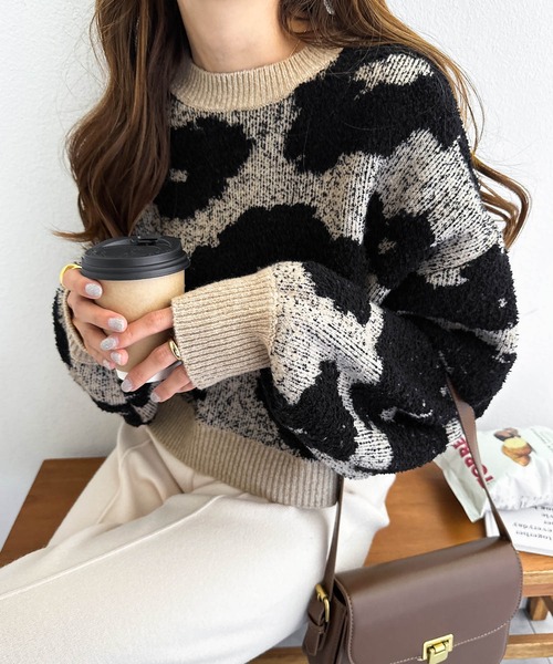 andme(アンドミー)の「花柄ジャガードクロップド丈ニットプルオーバー(ニット/セーター・レディース・グレー/オフホワイト/ベージュ・FREE)」の3枚目の写真