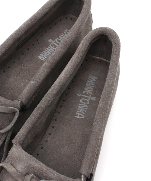 Minnetonka（ミネトンカ）の「モカシンシューズ（モカシン/デッキシューズ・レディース・グレー/ピンク・6/7/5/5.5/6.5）」の9枚目の写真