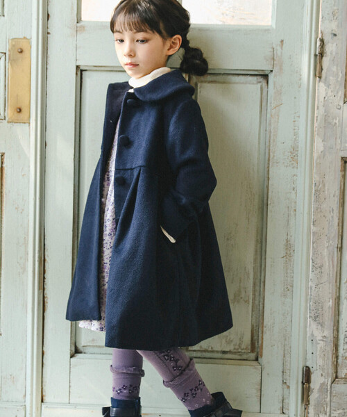 BeBe(ベベ)の「タックフレアラウンドカラーコート(100~150cm)(ステンカラーコート・キッズ・グレー/ネイビー・150cm/140cm/130cm/110cm/120cm)」の5枚目の写真