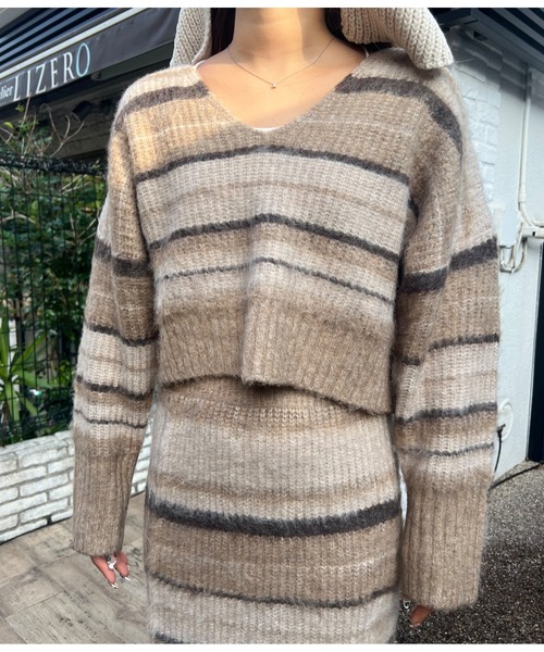 anap mimpi（アナップミンピ）の「Vネック ボーダー 起毛 ニット（ニット/セーター・レディース・ダークグレー/ベージュ・FREE）」の3枚目の写真