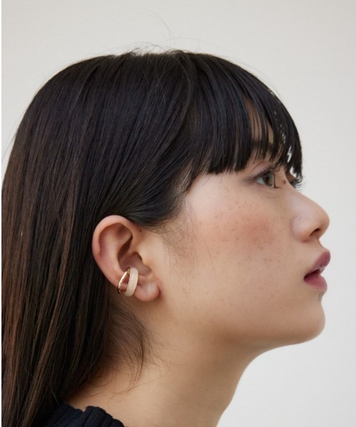 AZUL by moussy(アズールバイマウジー)の「コンビネーションリングイヤーカフセット(ピアス(両耳用)・レディース・アイボリー/ライトグリーン・FREE)」の2枚目の写真