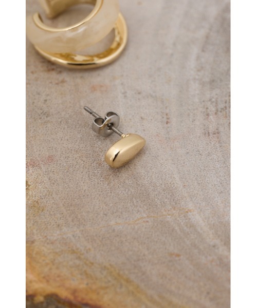 AZUL by moussy(アズールバイマウジー)の「コンビネーションリングイヤーカフセット(ピアス(両耳用)・レディース・アイボリー/ライトグリーン・FREE)」の6枚目の写真