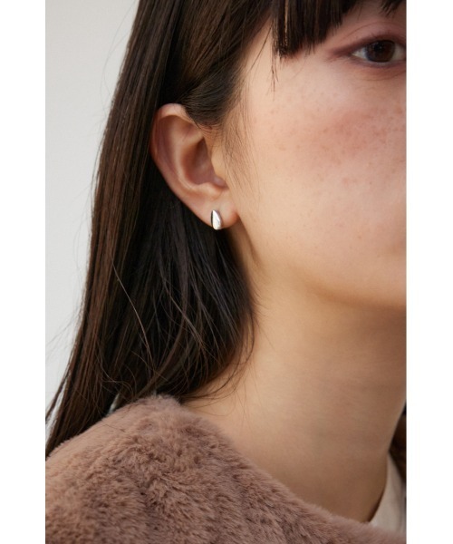 AZUL by moussy(アズールバイマウジー)の「コンビネーションリングイヤーカフセット(ピアス(両耳用)・レディース・アイボリー/ライトグリーン・FREE)」の8枚目の写真