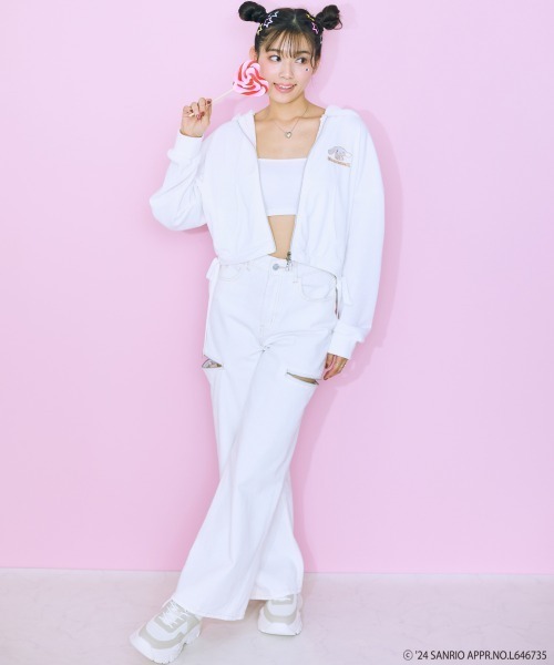 marun(マルン)の「<大きいサイズ> シナモロールクロップド丈パーカー marun(パーカー・レディース・ホワイト/グレー・L/LL/3L/4L/5L)」の5枚目の写真