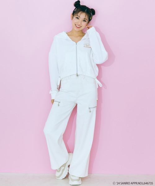 marun(マルン)の「<大きいサイズ> シナモロールクロップド丈パーカー marun(パーカー・レディース・ホワイト/グレー・L/LL/3L/4L/5L)」の11枚目の写真