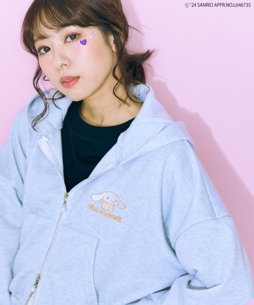 marun(マルン)の「<大きいサイズ> シナモロールクロップド丈パーカー marun(パーカー・レディース・ホワイト/グレー・L/LL/3L/4L/5L)」の4枚目の写真