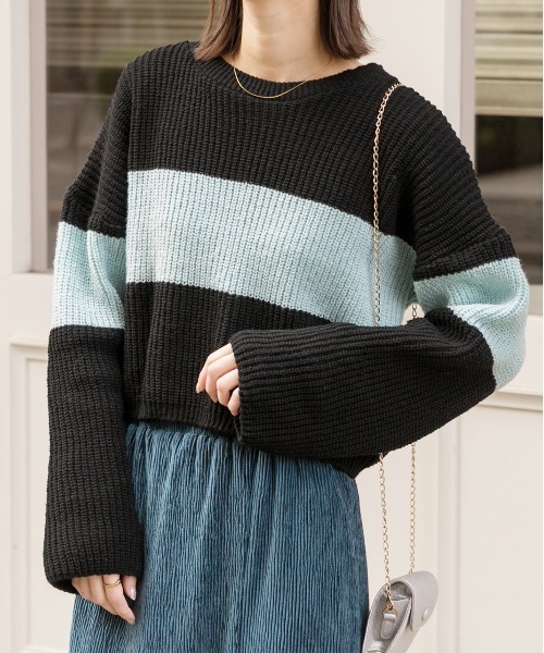 ad thie（アドティエ）の「ショート・ざっくり編み ボーダーニット（ニット/セーター・レディース・ブラック/ブラウン/ライトブルー・FREE）」の3枚目の写真