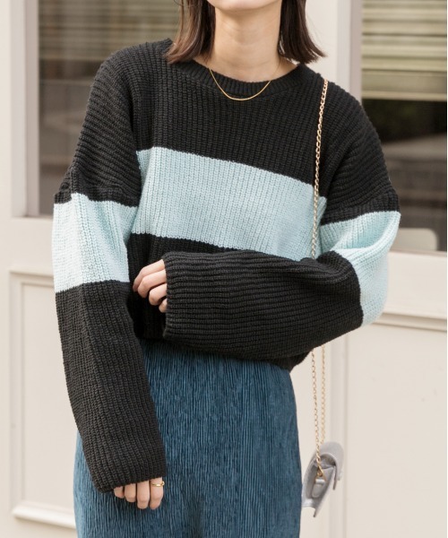 ad thie（アドティエ）の「ショート・ざっくり編み ボーダーニット（ニット/セーター・レディース・ブラック/ブラウン/ライトブルー・FREE）」の4枚目の写真