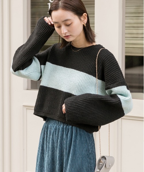 ad thie（アドティエ）の「ショート・ざっくり編み ボーダーニット（ニット/セーター・レディース・ブラック/ブラウン/ライトブルー・FREE）」の5枚目の写真