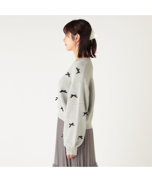 CECIL McBEE（セシルマクビー）の「リボン付きショートニット（ニット/セーター・レディース・ブラック/アイボリー/グレー・FREE）」の7枚目の写真