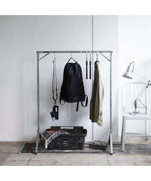 POST GENERAL（ポストジェネラル）の「ポストジェネラル POST GENERAL / エキシビション フォルダブルハンガーラック（アウトドアグッズ・レディース・シルバー・FREE）」の2枚目の写真