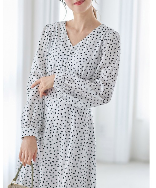 tocco closet（トッコ　クローゼット）の「ウエストりぼん付きハートドットプリントVネックワンピース（ワンピース・レディース・ネイビー/オフホワイト・M）」の4枚目の写真