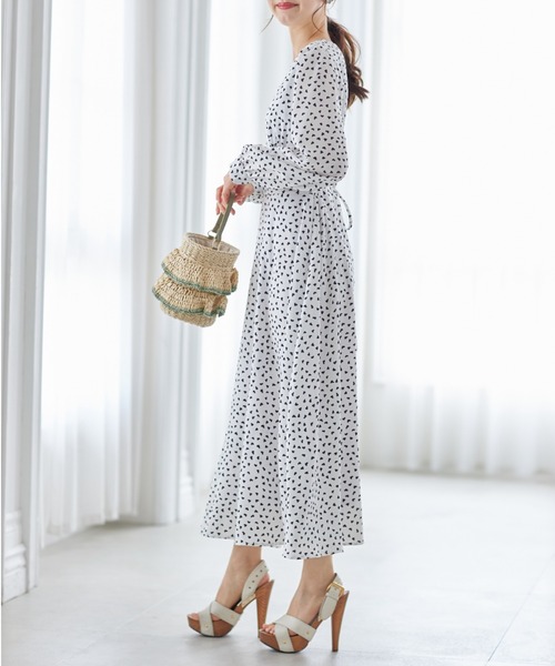 tocco closet（トッコ　クローゼット）の「ウエストりぼん付きハートドットプリントVネックワンピース（ワンピース・レディース・ネイビー/オフホワイト・M）」の6枚目の写真