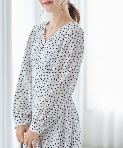tocco closet（トッコ　クローゼット）の「ウエストりぼん付きハートドットプリントVネックワンピース（ワンピース・レディース・ネイビー/オフホワイト・M）」の8枚目の写真