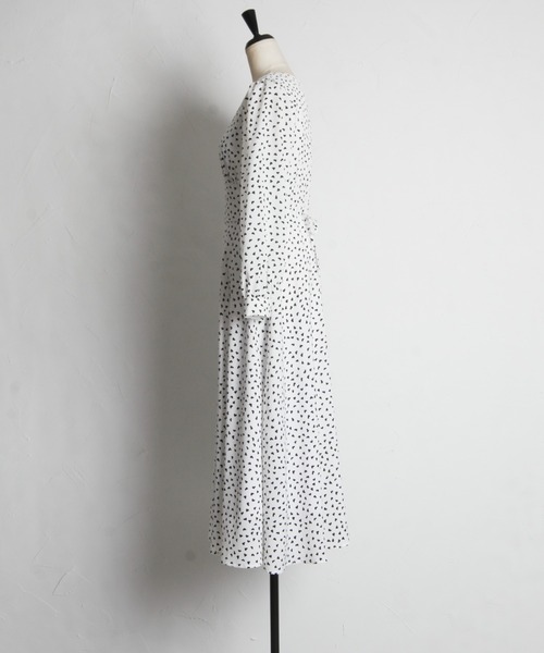 tocco closet（トッコ　クローゼット）の「ウエストりぼん付きハートドットプリントVネックワンピース（ワンピース・レディース・ネイビー/オフホワイト・M）」の16枚目の写真