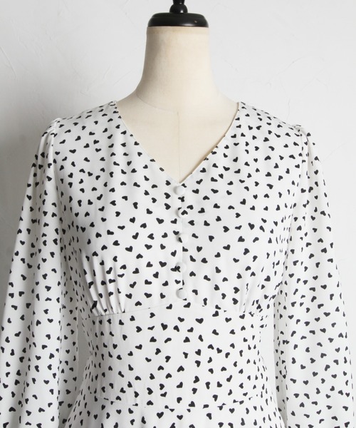 tocco closet（トッコ　クローゼット）の「ウエストりぼん付きハートドットプリントVネックワンピース（ワンピース・レディース・ネイビー/オフホワイト・M）」の19枚目の写真