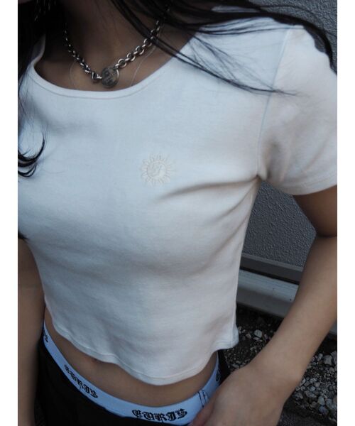 EVRIS（エヴリス）の「SUNNYショートTシャツ（Tシャツ/カットソー・レディース・その他1/ホワイト/ブルー/グレー/ブラック・FREE）」の8枚目の写真