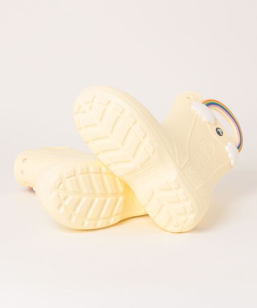 crocs（クロックス）の「クロックス キッズ ハンドル イット レインボー レイン ブーツ / crocs Kids’ Handle It Rainbow Rain Boot（レインシューズ・キッズ・ベージュ・21cm/17.5cm/18cm/18.5cm/19cm/16.5cm/19.5cm/20cm）」の3枚目の写真