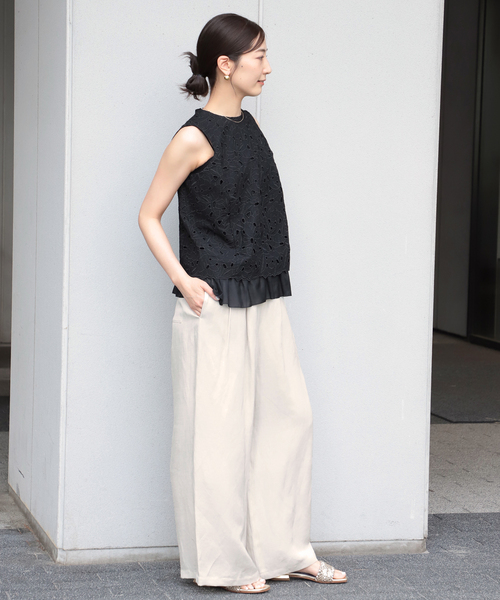 VERMEIL par iena(ヴェルメイユパーイエナ)の「《追加2》トリアセリネン リラックスパンツ(その他パンツ・レディース・ベージュ/ネイビー・36/38/40)」の7枚目の写真