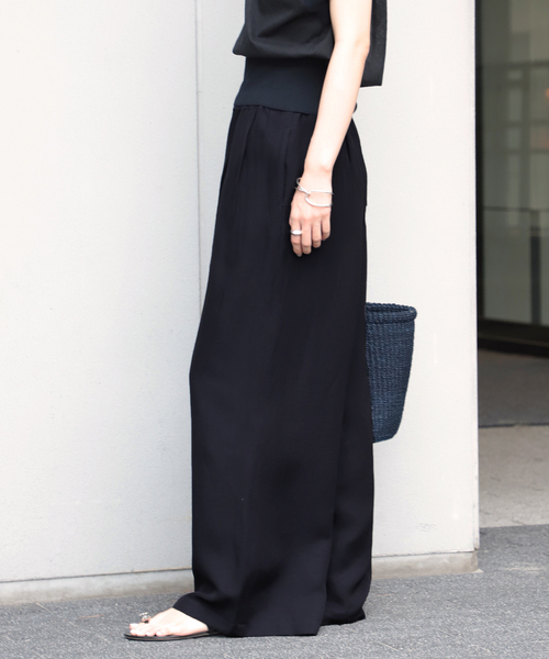 VERMEIL par iena(ヴェルメイユパーイエナ)の「《追加2》トリアセリネン リラックスパンツ(その他パンツ・レディース・ベージュ/ネイビー・36/38/40)」の10枚目の写真