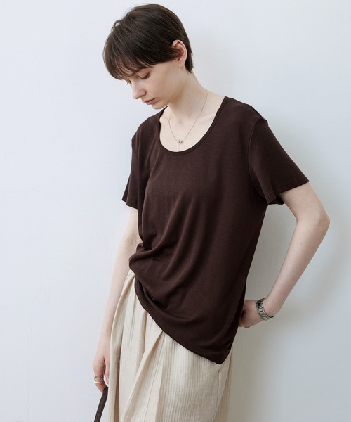 tageechita（タジチタ）の「【tageechita】ニュアンスドレープ ソフトUネックTシャツ（Tシャツ/カットソー・レディース・ブラウン/ライトグレー・S/M/L）」の2枚目の写真