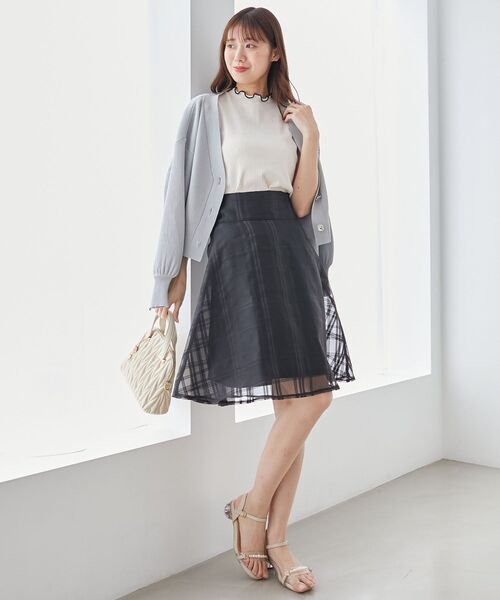 MAJESTIC LEGON（マジェスティックレゴン）の「ノースリフリルメロウリブトップス（Tシャツ/カットソー・レディース・ブルー/アイボリー/ブラック系その他/グレイッシュベージュ/ブラック・MEDIUM）」の20枚目の写真