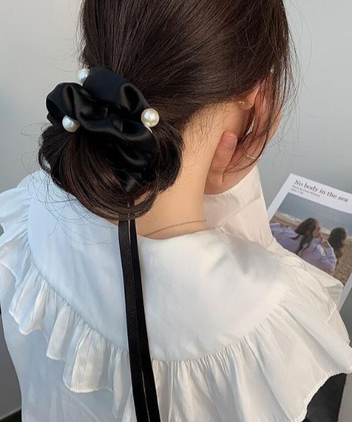 VIBGYOR Women（ヴィブジョー　ウィメン）の「【resonance】パール ブラック リボン シュシュ（シュシュ・レディース・ブラック・FREE）」の4枚目の写真