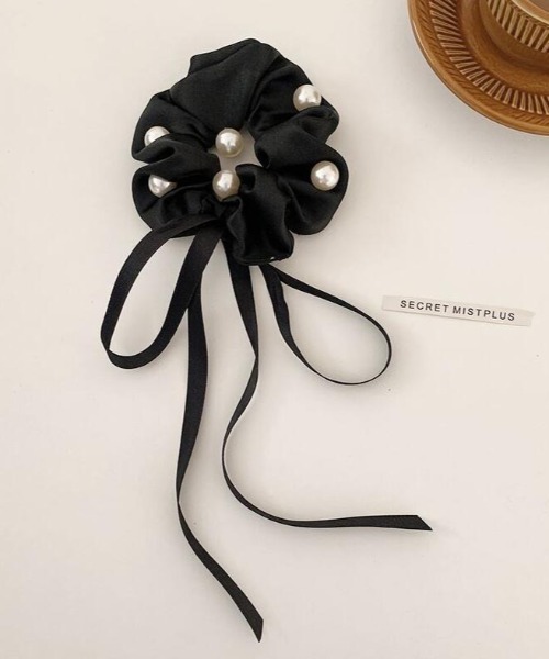 VIBGYOR Women（ヴィブジョー　ウィメン）の「【resonance】パール ブラック リボン シュシュ（シュシュ・レディース・ブラック・FREE）」の2枚目の写真