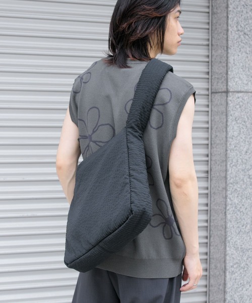 SENSE OF PLACE by URBAN RESEARCH（センスオブプレイスバイアーバンリサーチ）の「パデッドビッグショルダーB（ショルダーバッグ・メンズ・グリーン/ブラック・ONE）」の4枚目の写真