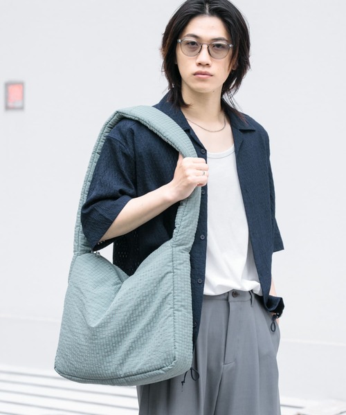 SENSE OF PLACE by URBAN RESEARCH（センスオブプレイスバイアーバンリサーチ）の「パデッドビッグショルダーB（ショルダーバッグ・メンズ・グリーン/ブラック・ONE）」の5枚目の写真