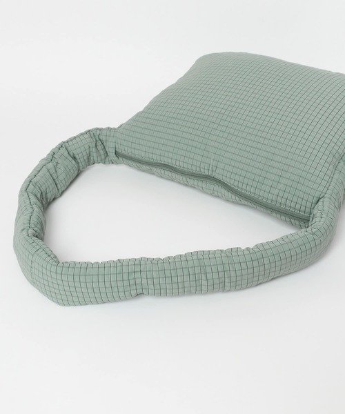 SENSE OF PLACE by URBAN RESEARCH（センスオブプレイスバイアーバンリサーチ）の「パデッドビッグショルダーB（ショルダーバッグ・メンズ・グリーン/ブラック・ONE）」の11枚目の写真