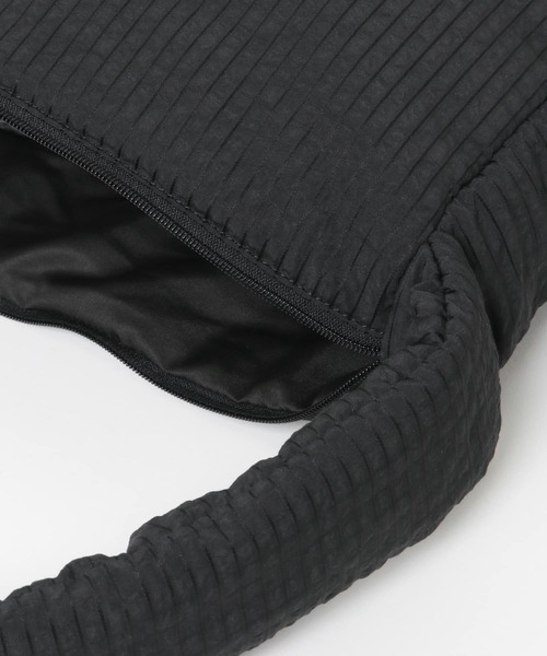 SENSE OF PLACE by URBAN RESEARCH（センスオブプレイスバイアーバンリサーチ）の「パデッドビッグショルダーB（ショルダーバッグ・メンズ・グリーン/ブラック・ONE）」の13枚目の写真