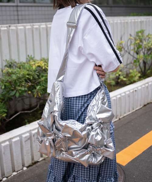 WEGO(ウィゴー)の「WEGO/リボンデザインBIGショルダー(ショルダーバッグ・レディース・シルバー/ブラック・FREE)」の9枚目の写真
