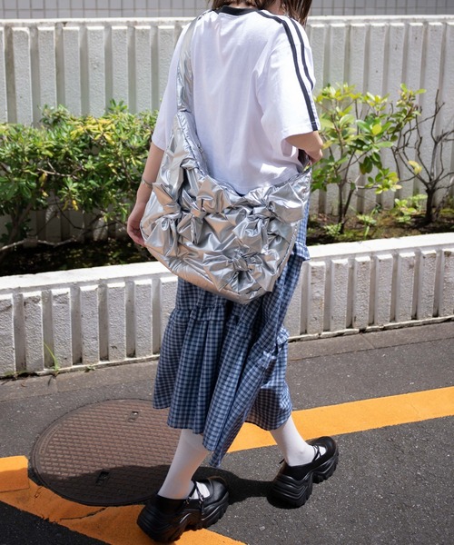 WEGO(ウィゴー)の「WEGO/リボンデザインBIGショルダー(ショルダーバッグ・レディース・シルバー/ブラック・FREE)」の8枚目の写真