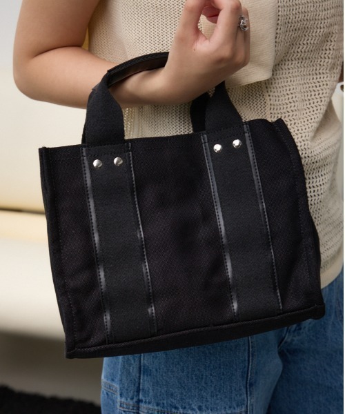 AZUL by moussy（アズールバイマウジー）の「キャンバスミニトートバッグ（トートバッグ・レディース・ライトベージュ/ブラック・FREE）」の2枚目の写真